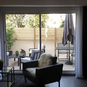  Apartment Dari's Host